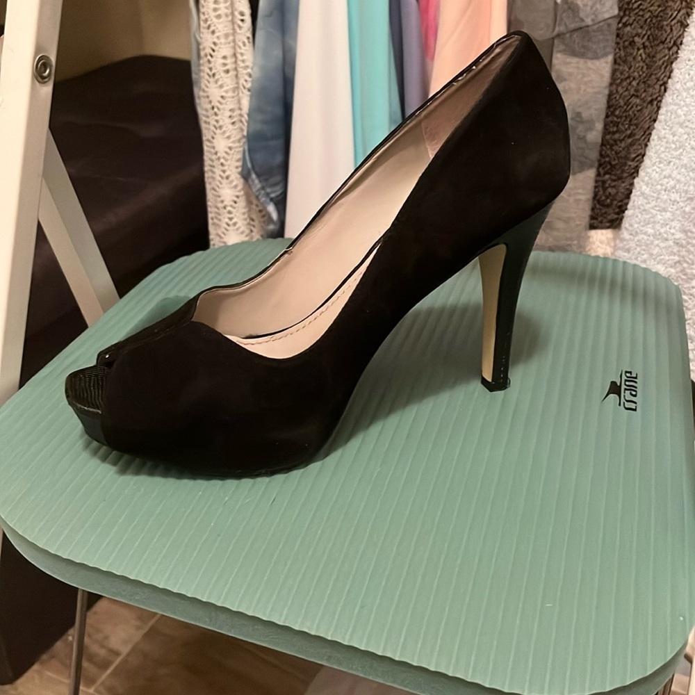 Nine West ladies 4 inch black suede peep toe heel